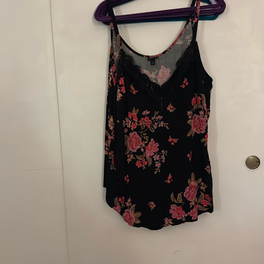 Torrid size 3 floral print over black swing cami.